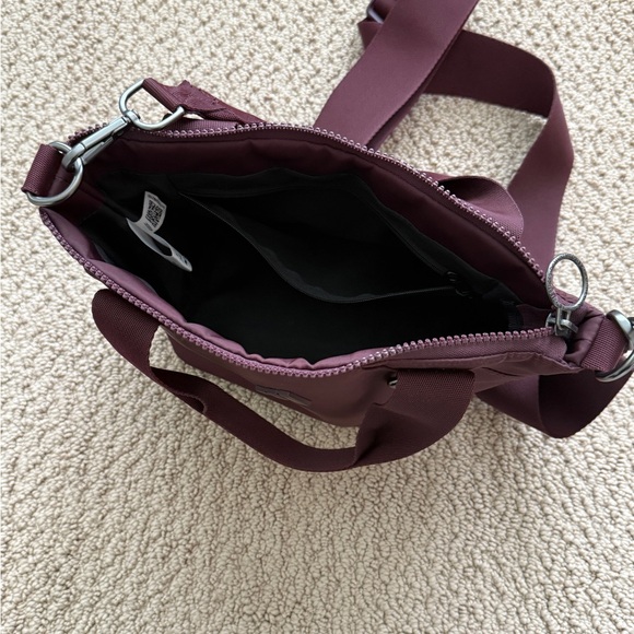 Adidas Burgundy Purple Women's Tote Gym Bag Crossbody - Picture 4 of 4